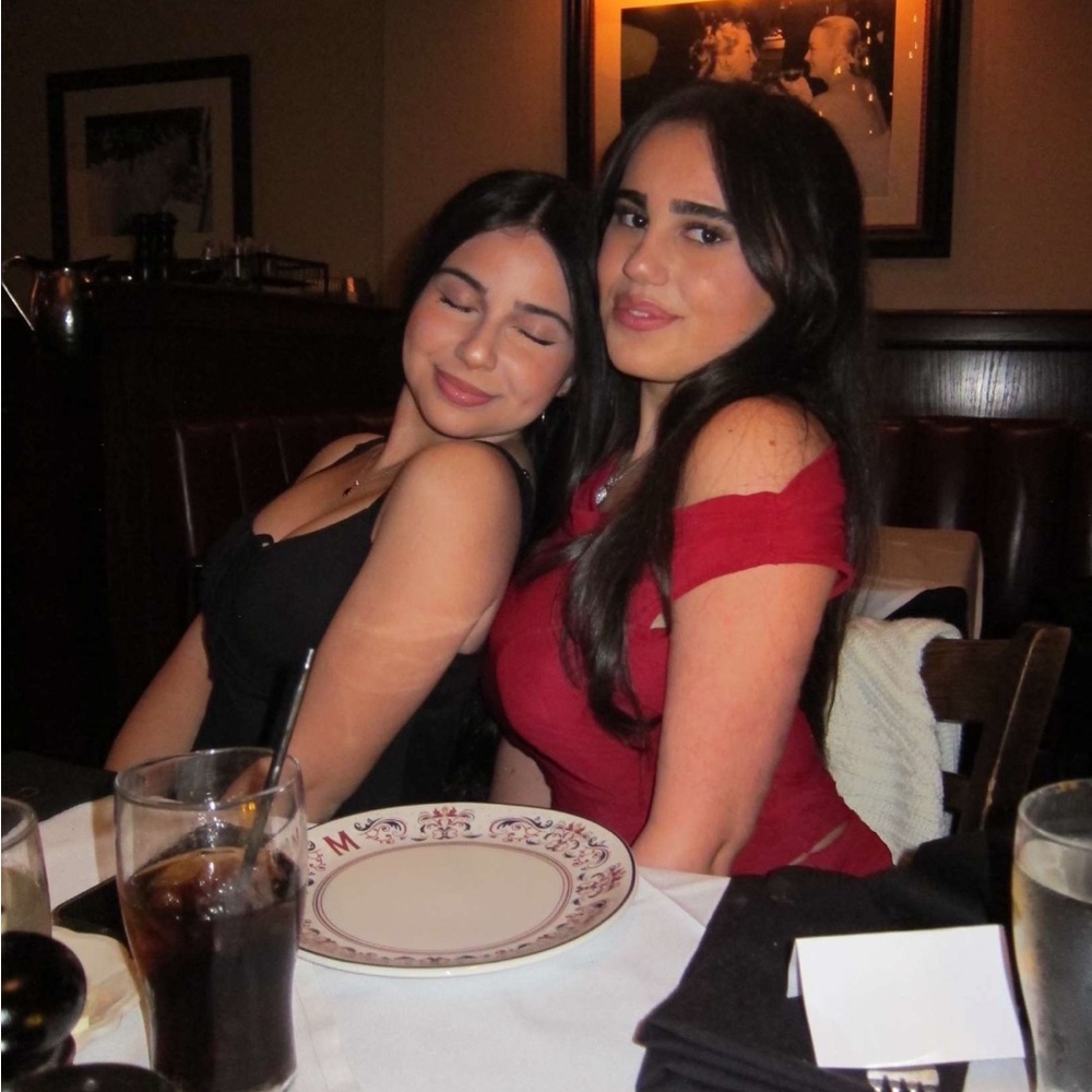 Meet your Posher, Maya